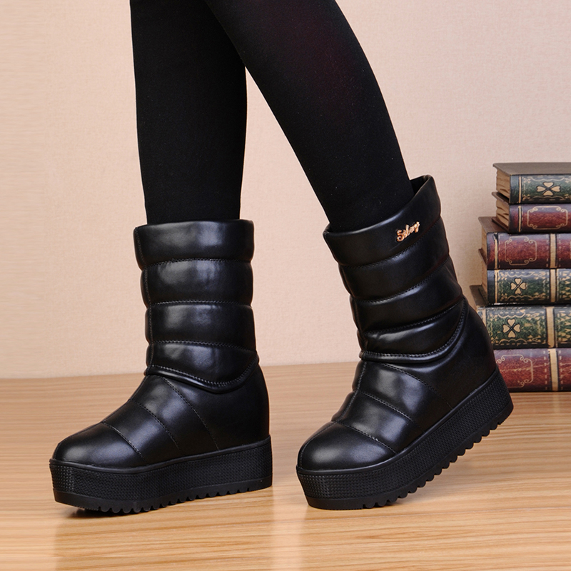 冬季新款女式靴子中跟厚底短靴加厚保暖雪地靴平底防滑防水女棉鞋