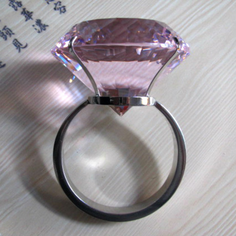 水晶大钻戒超大钻石特大戒指婚庆道具，送女友求婚生日礼物包邮。折扣优惠信息