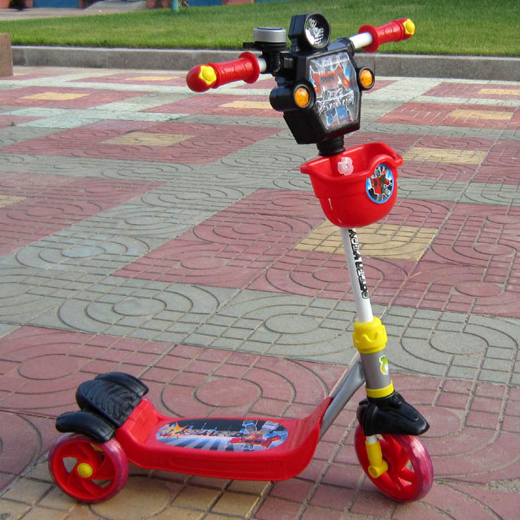品牌祺月童车正品 儿童三轮滑板车 超强耐磨轮 车把可调高度5102G