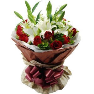 武汉鲜花店12枝红玫瑰百合对你的爱与日俱增武汉至北京上海成都