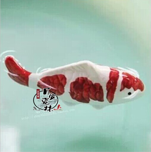 新款 小摆件陶瓷浮水红白色锦鲤鱼摆设 古典青花瓷浮水 鱼缸饰品