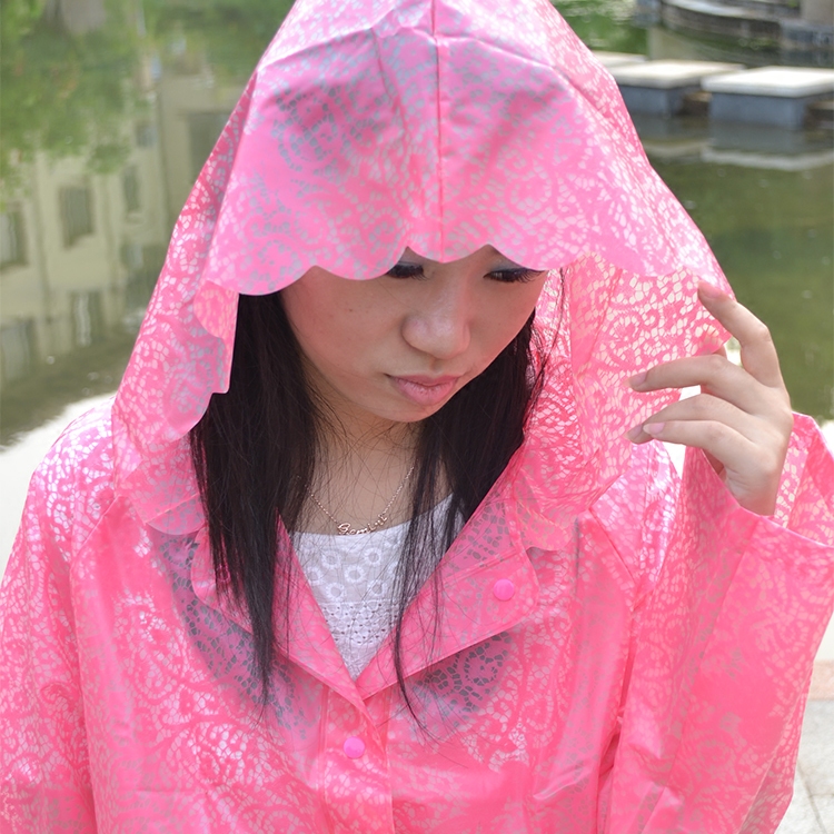 奶黄色蕾丝印花TPU材质成人时尚雨衣 户外长款雨衣折扣优惠信息