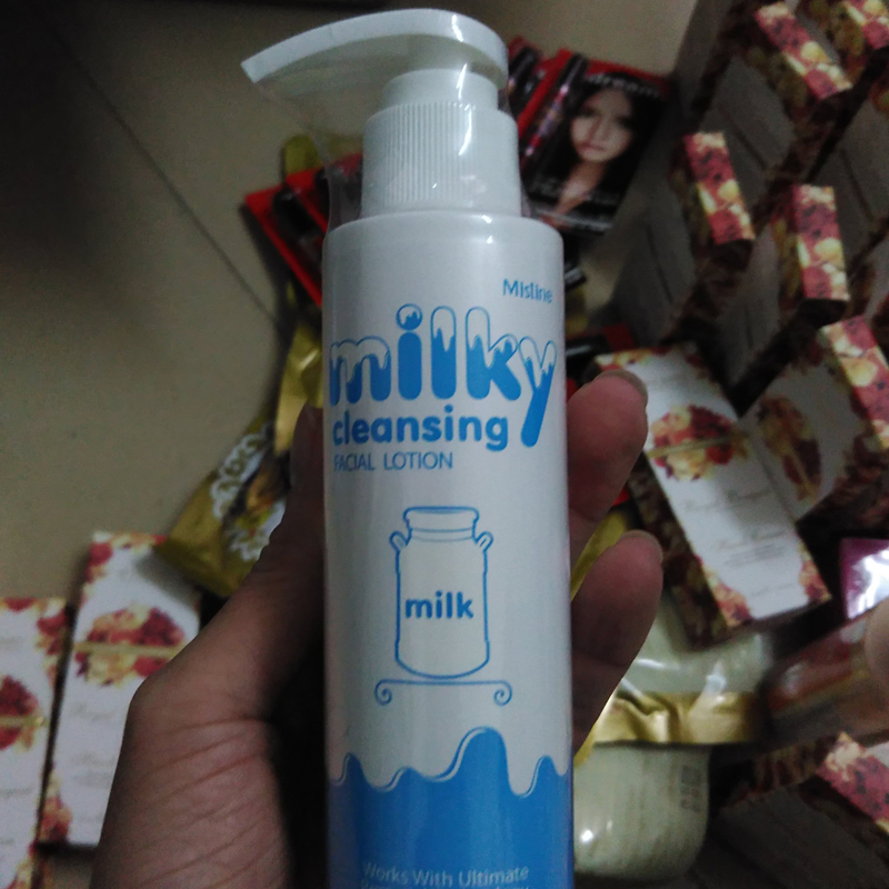 泰国牛奶卸妆乳深层清洁脸部温和补水洁面二合一Mistine正品代购