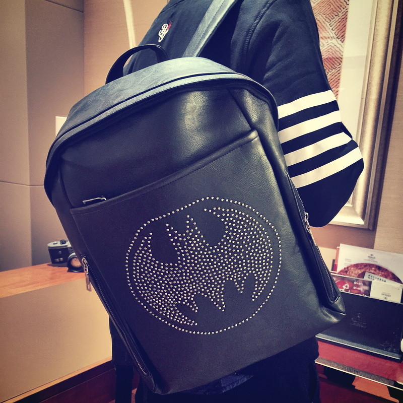 男女包邮双肩包新款欧美朋克时尚蝙蝠侠铆钉PU皮青年学生书包背包折扣优惠信息