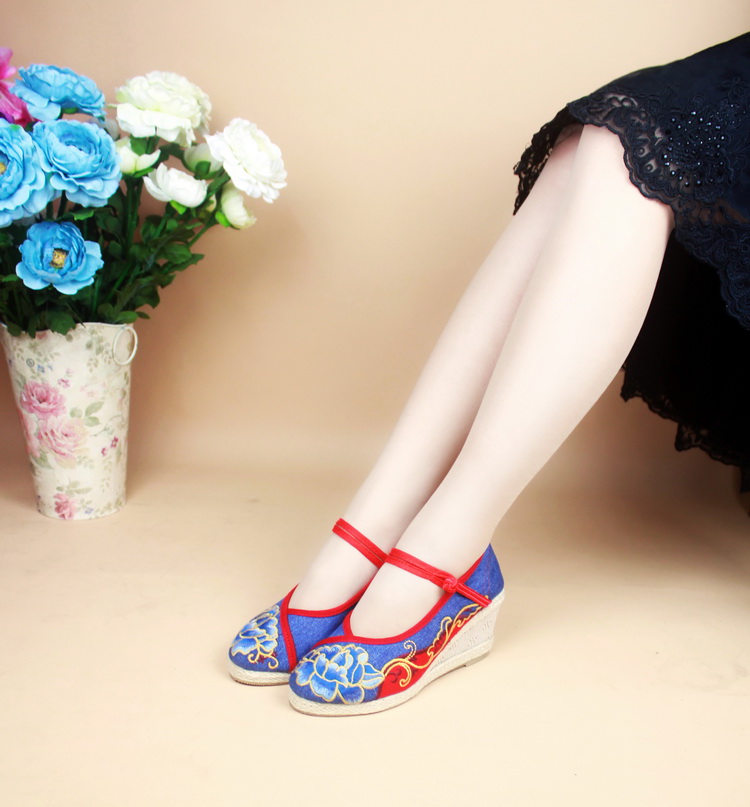 2015春夏新款女鞋老北京布鞋单鞋高坡跟新娘婚鞋复古民族风绣花鞋