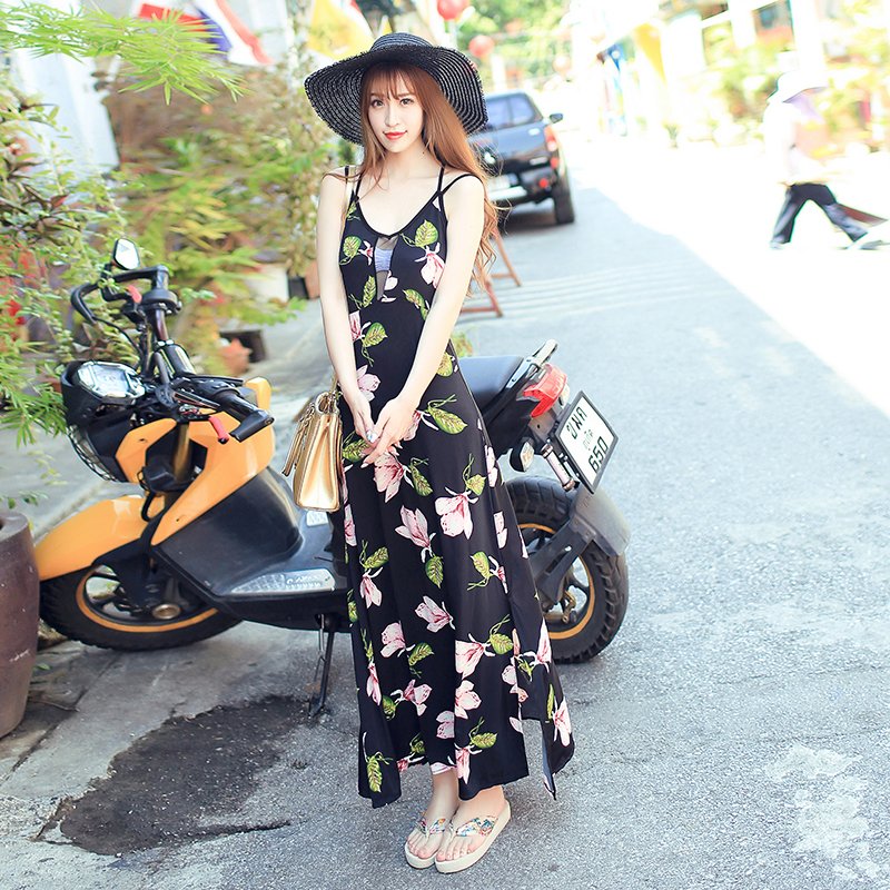 波西米亚吊带长裙泰国度假性感连衣裙修身显瘦马代海边印花沙滩裙