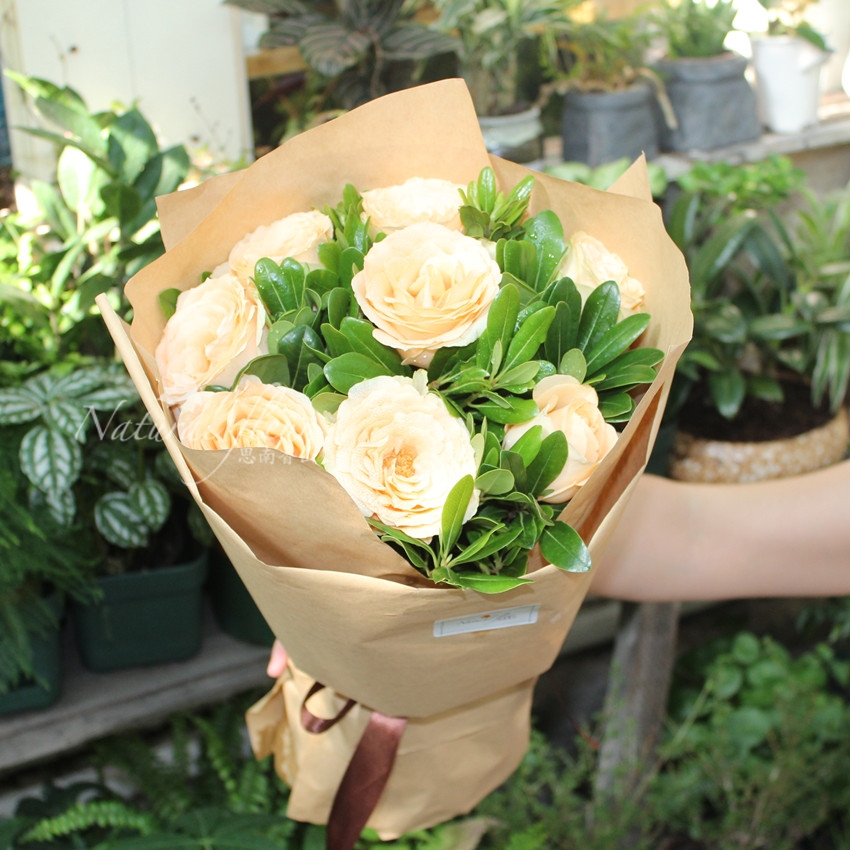 鲜花 速递 上海花店送花长辈生日香槟玫瑰花表达爱意求婚礼品花束