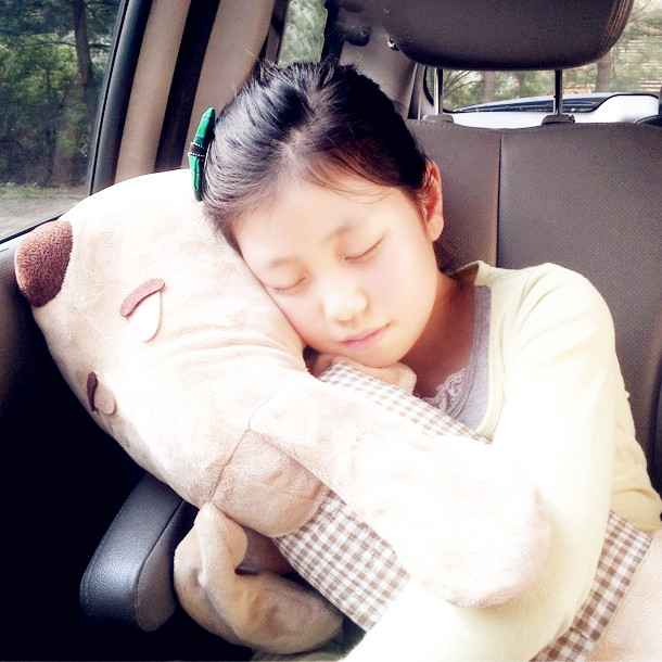韩国正品代购 儿童宝可爱加长毛绒汽车载安全带套睡觉头靠枕抱枕