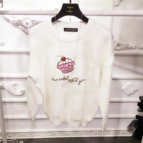 2015秋冬新款兔绒长袖蛋糕刺绣套头上衣针织衫女大码白毛衣打底