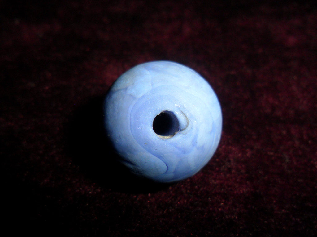 乡下收来的唐宋胶胎的老磁珠子直径2.0公分