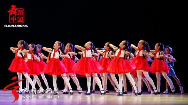 少儿舞蹈演出服装儿童六一表演舞台装红领巾的骄傲礼服合唱蓬蓬裙