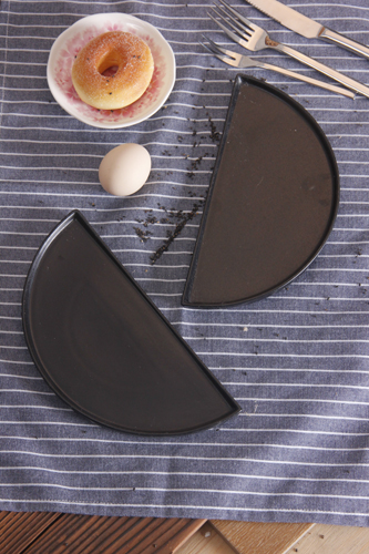 新骨瓷 创意盘 半圆黑色盘 水果盘 陶瓷盘 日式寿司盘 可印logo