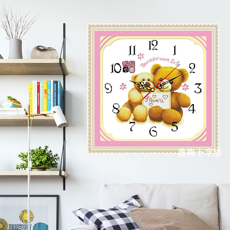 精准印花卡通十字绣钟表可爱小熊儿童房卧室时最新款小幅挂钟