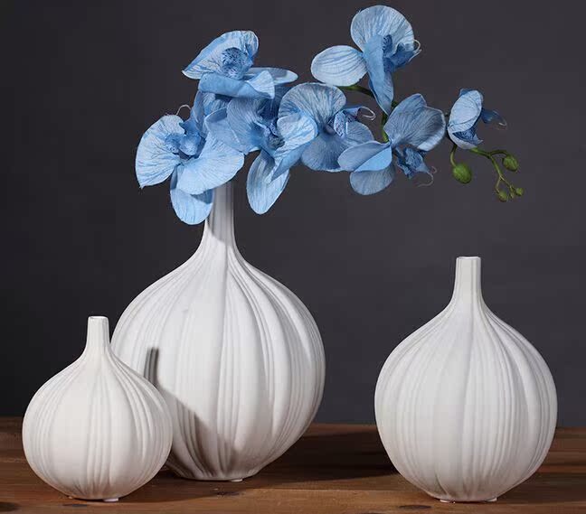 陶瓷台面花瓶艺术摆件客厅简约现代哑光蒜头小花器装饰品瓷器饰品