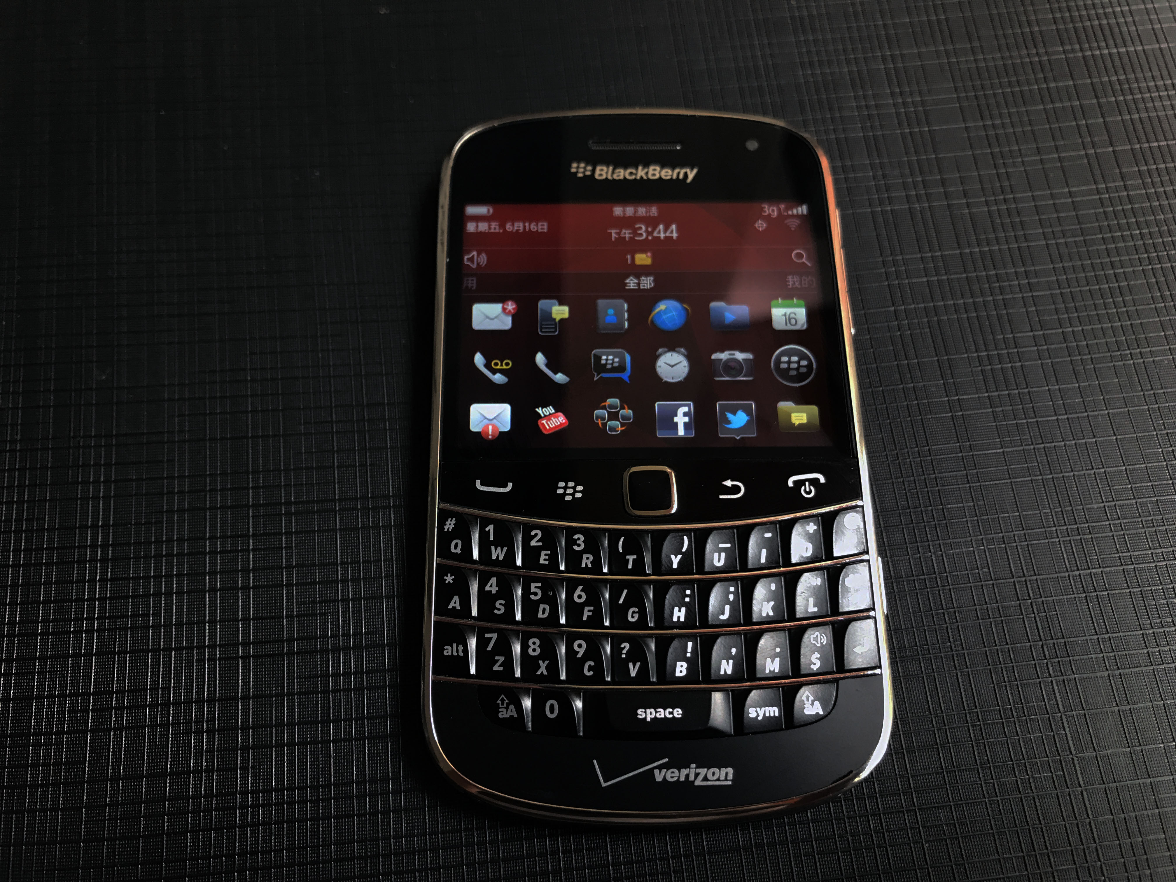黑莓9930全键盘触屏 移动联通电信4g卡 wifi