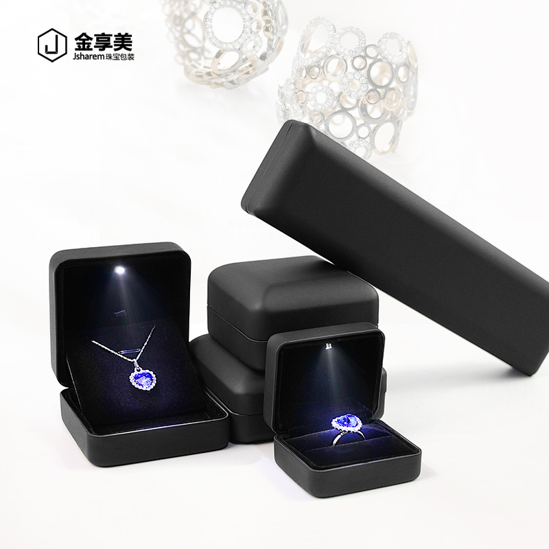 创意求婚戒指盒珠宝首饰包装盒led灯发光钻戒盒项链吊坠盒子定制