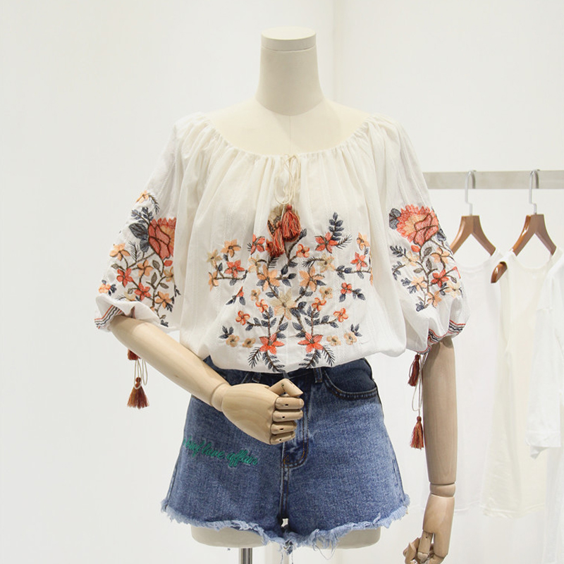 夏季韩国新款复古刺绣花朵一字肩系带流苏宽松棉麻娃娃衫衬衫上衣
