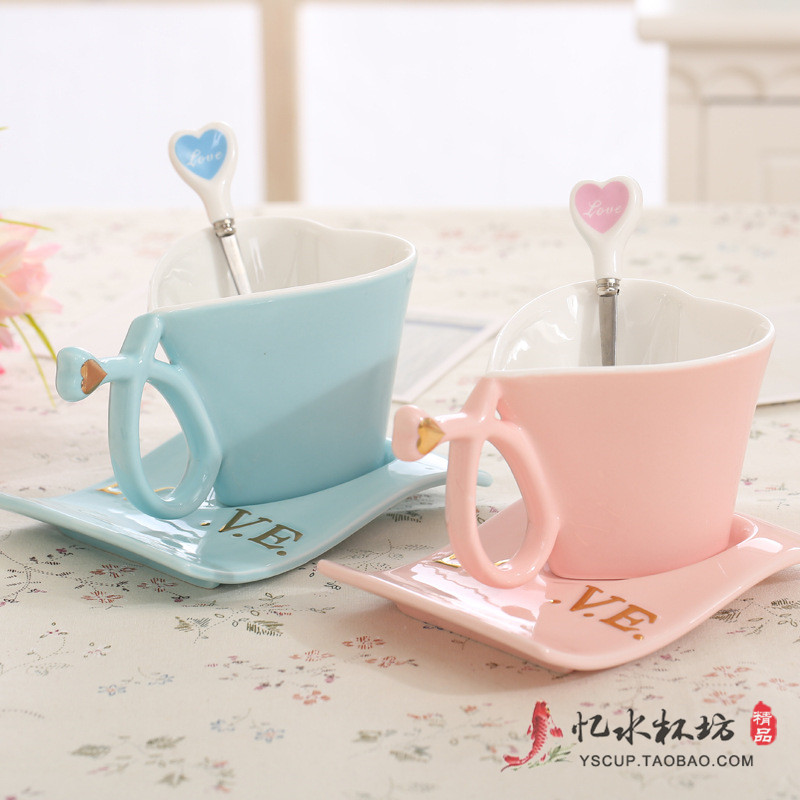 创意陶瓷心形情侣对杯水杯带碟勺咖啡杯生日结婚情人礼品牛奶杯子